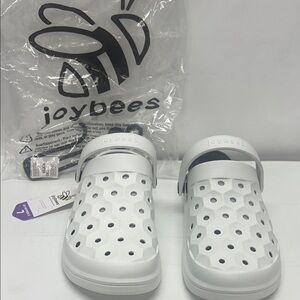 Joybees varsity lined white clogs. NWT. Women’s size 7